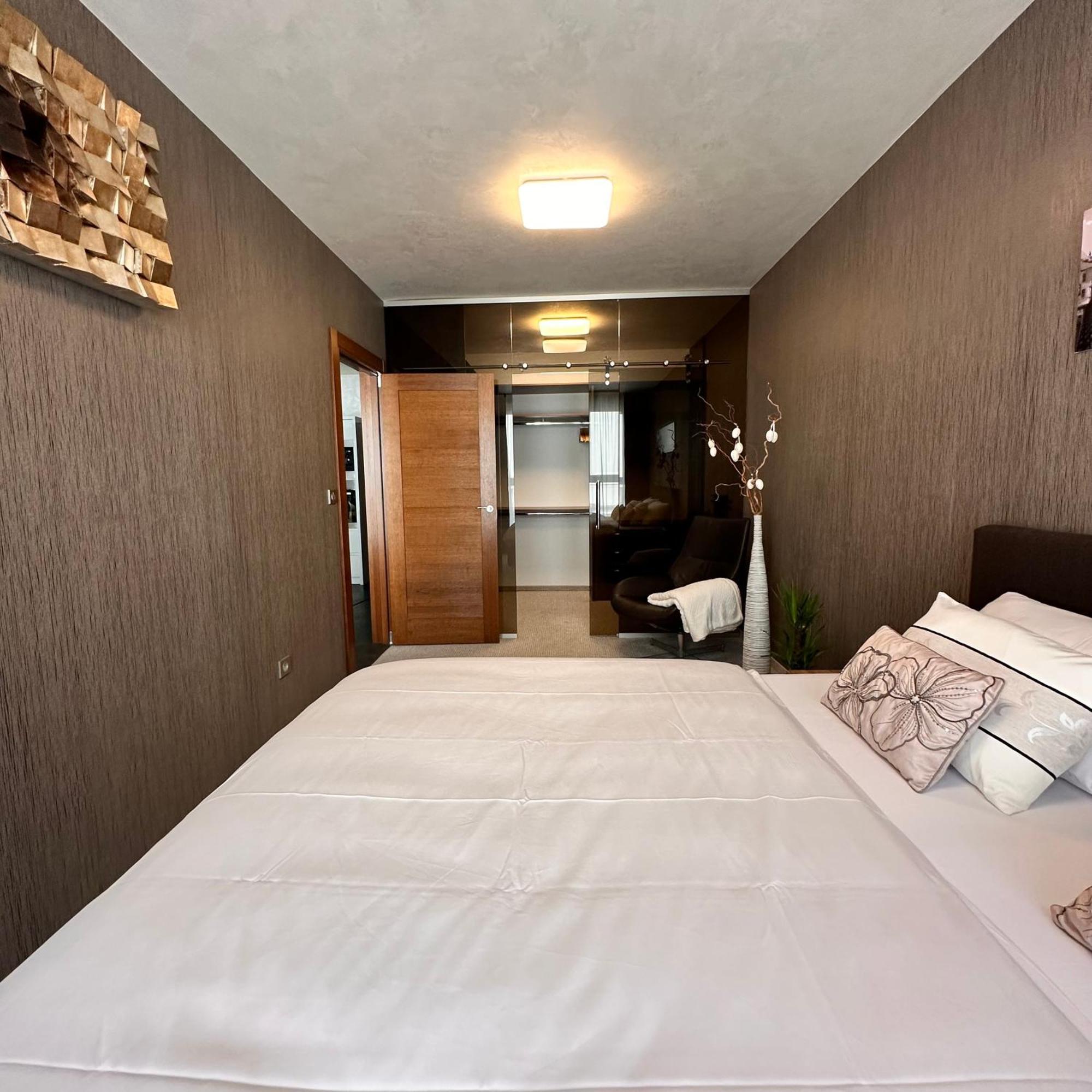 Apartman Leonardo - City Center Trnava Bagian luar foto