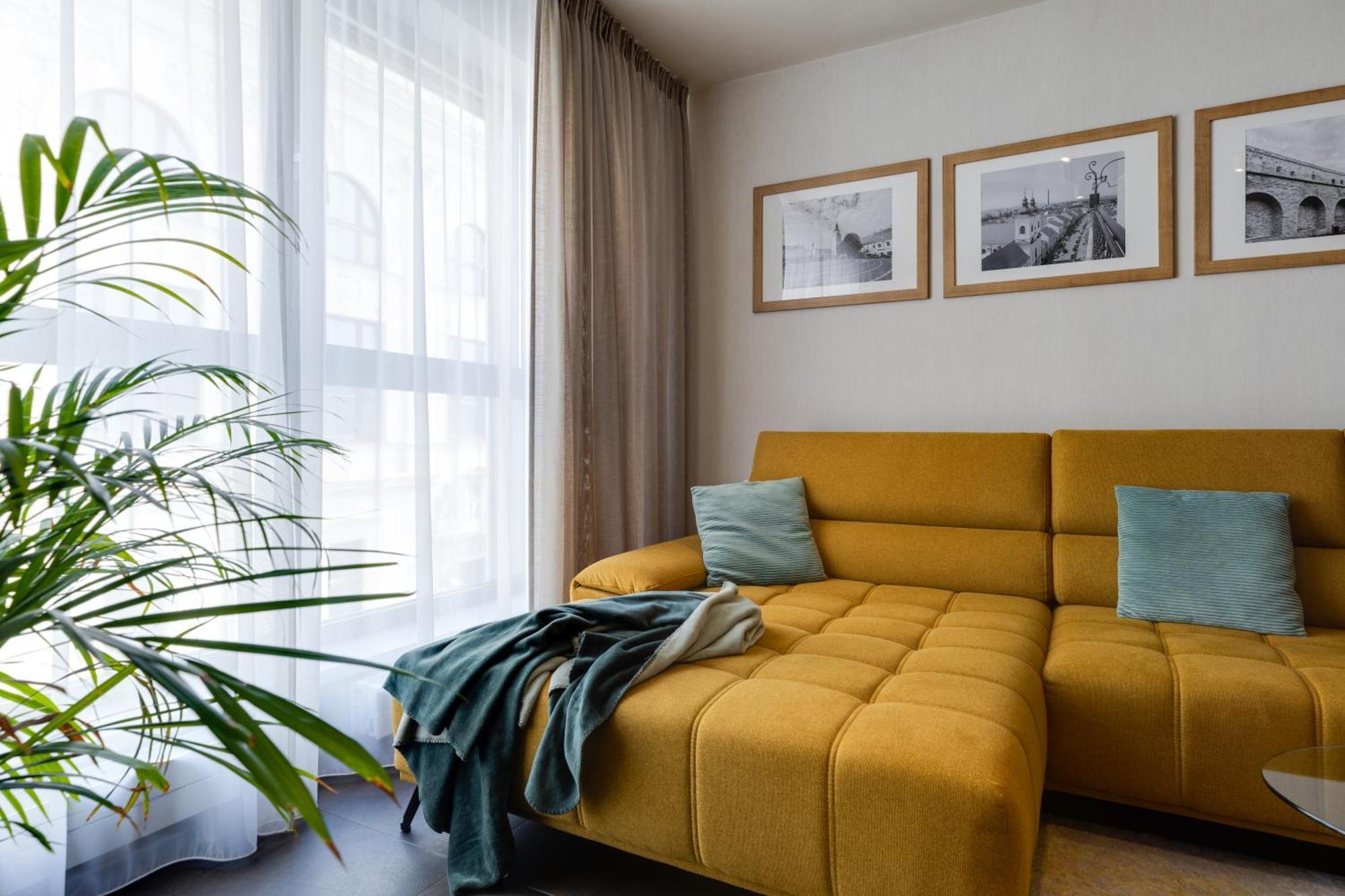 Apartman Leonardo - City Center Trnava Bagian luar foto