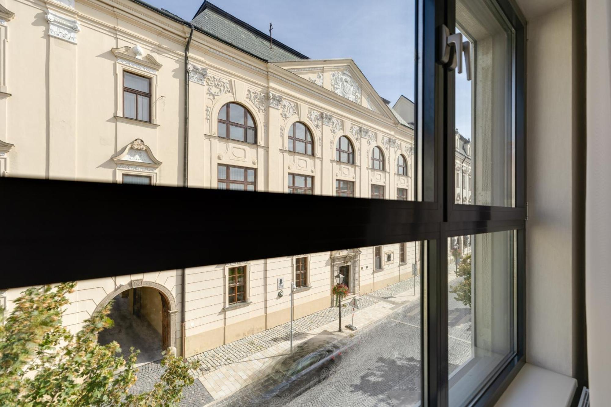 Apartman Leonardo - City Center Trnava Bagian luar foto